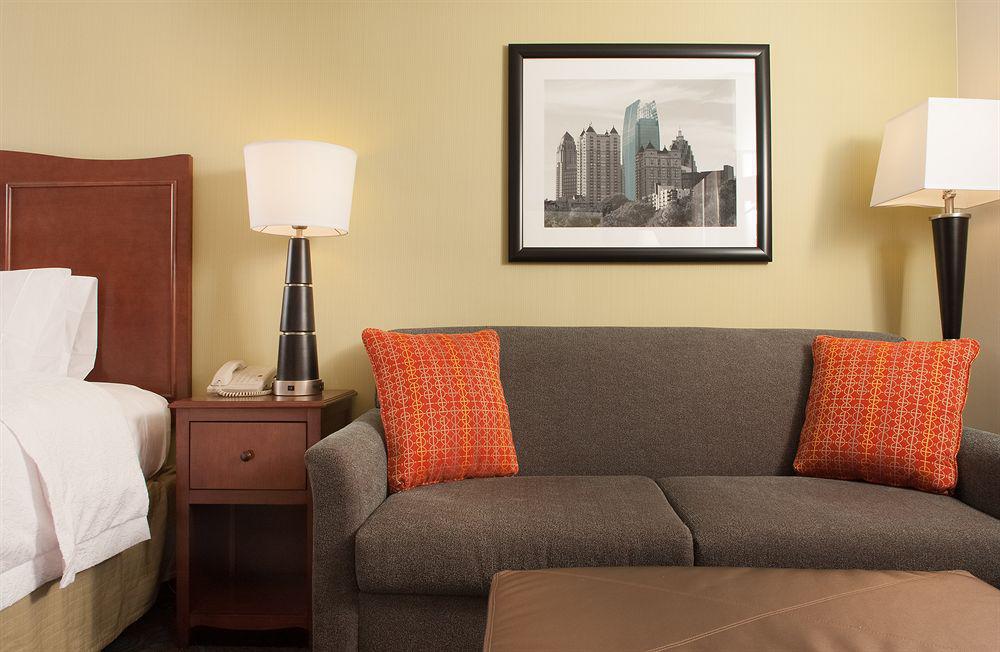 Hampton Inn Atlanta-North Druid Hills Екстериор снимка