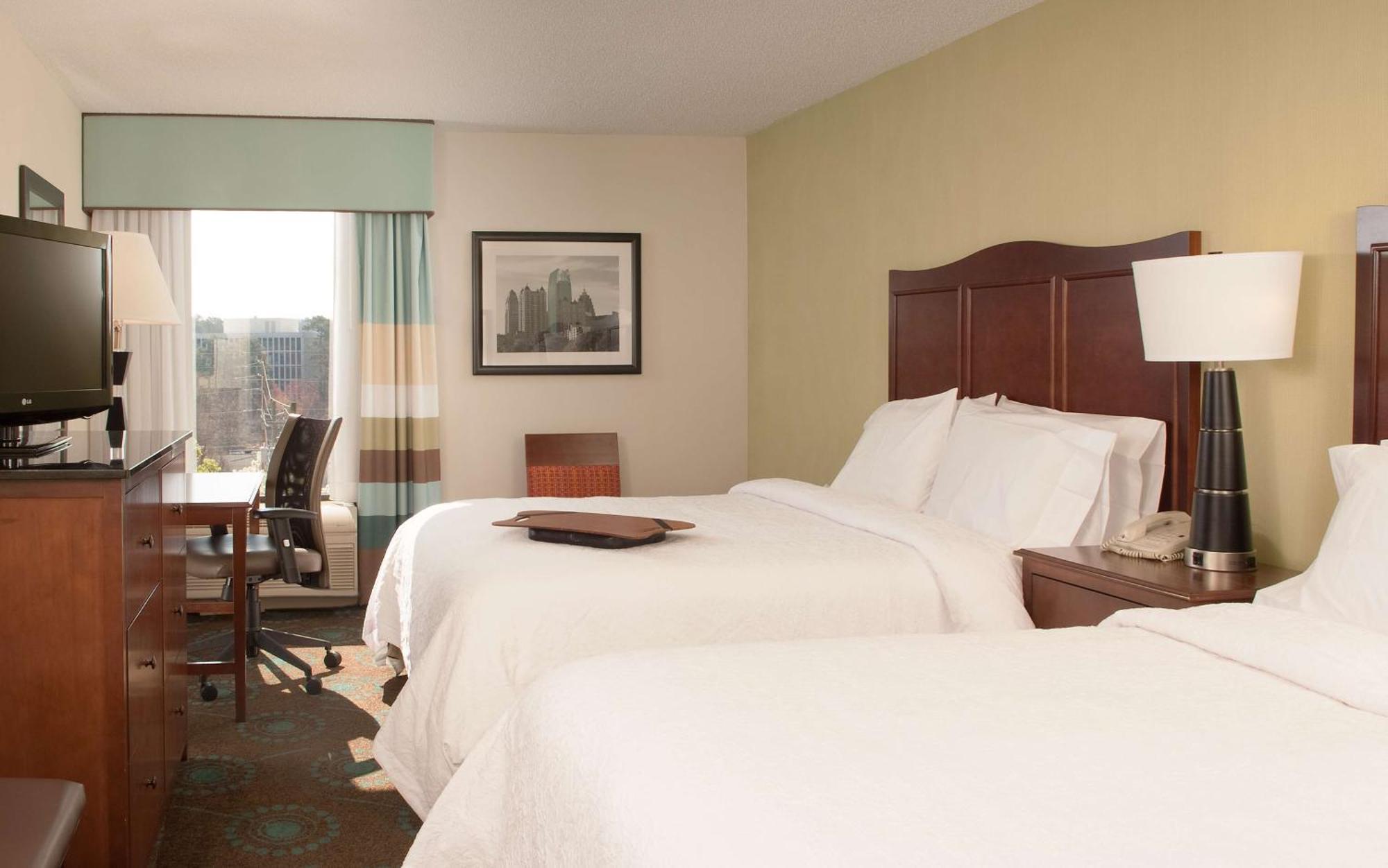 Hampton Inn Atlanta-North Druid Hills Екстериор снимка