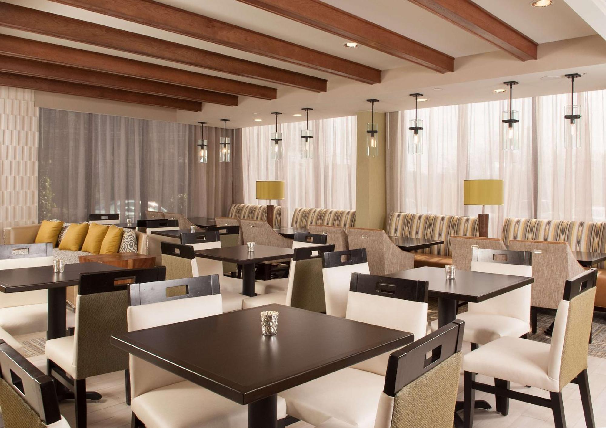 Hampton Inn Atlanta-North Druid Hills Екстериор снимка
