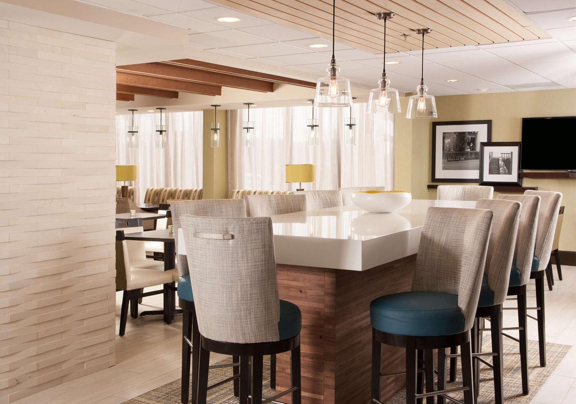 Hampton Inn Atlanta-North Druid Hills Екстериор снимка