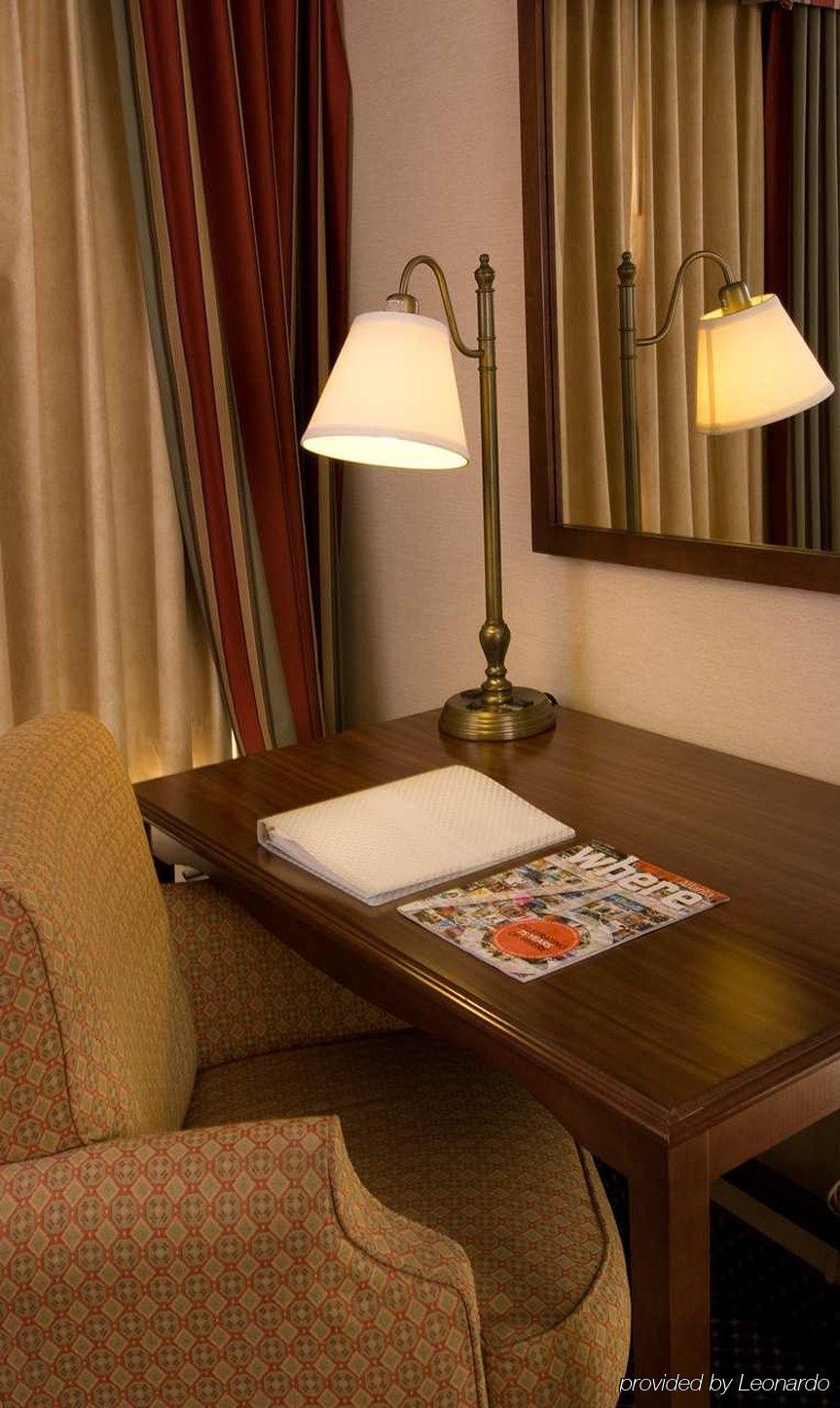 Hampton Inn Atlanta-North Druid Hills Стая снимка