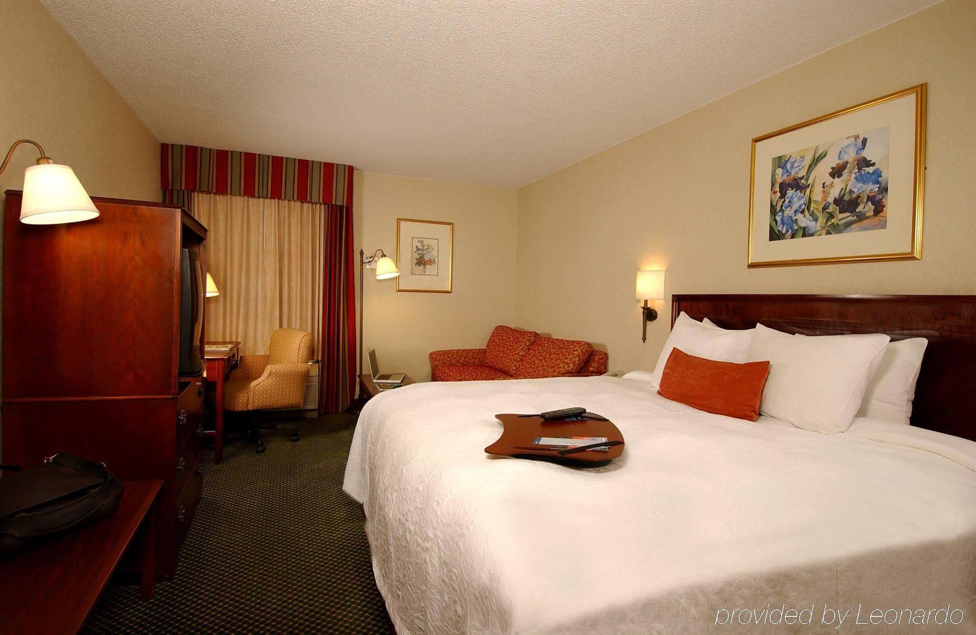 Hampton Inn Atlanta-North Druid Hills Стая снимка