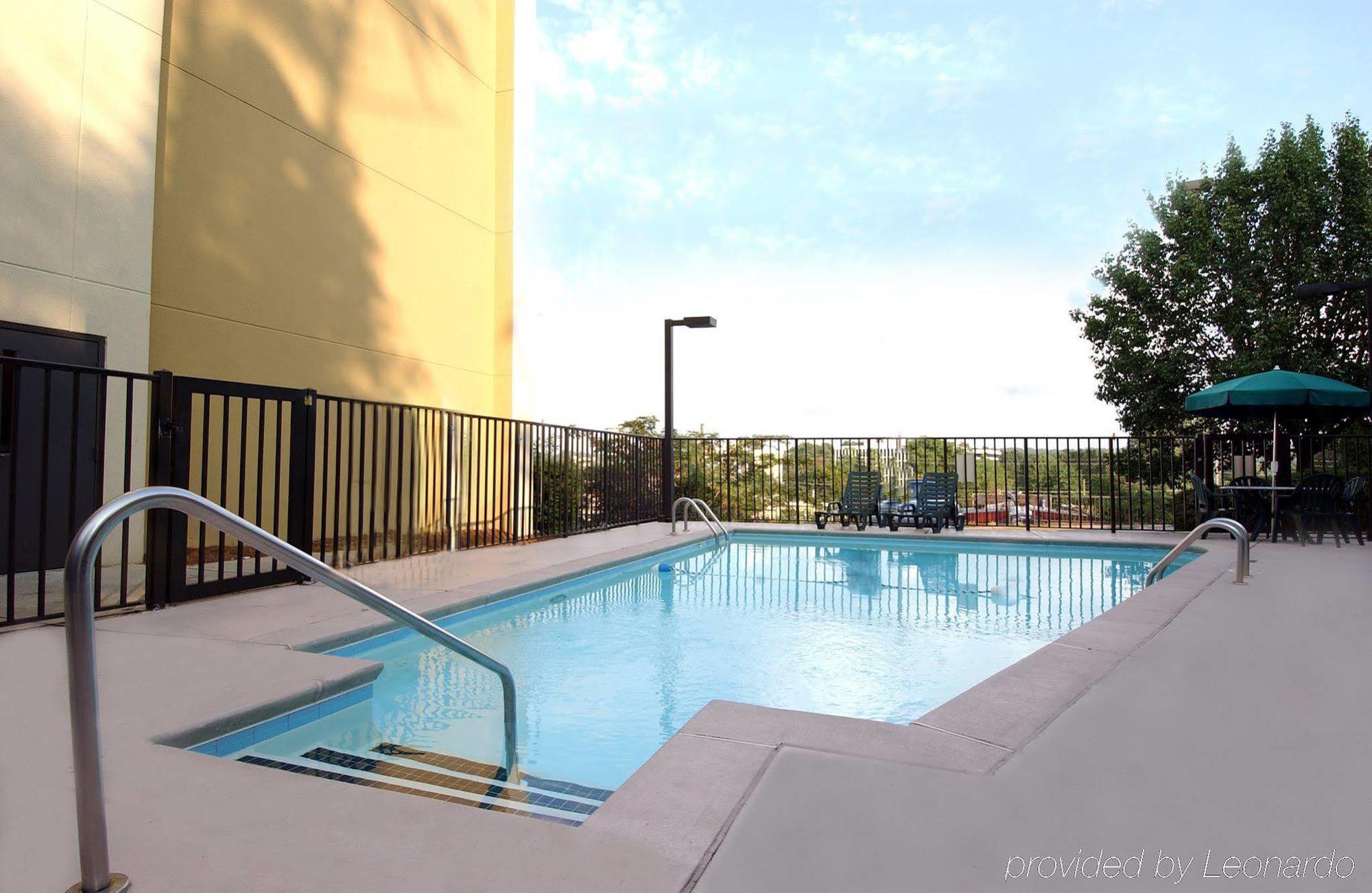 Hampton Inn Atlanta-North Druid Hills Съоръжения снимка